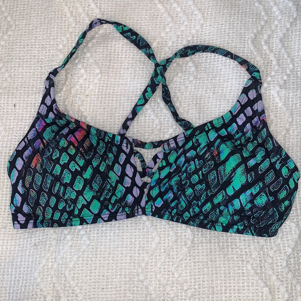 Pakaloha Bikini Top: Peahi Style